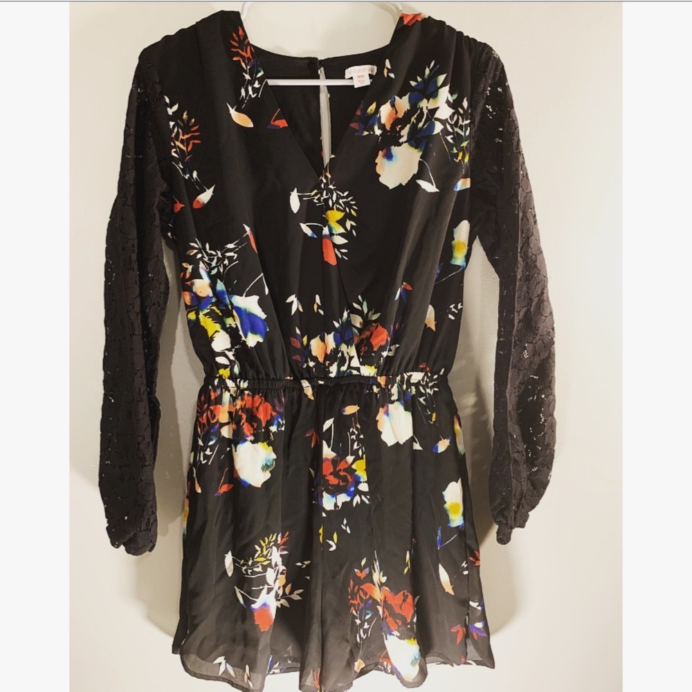 3/$15!!  Lace Sleeve Romper - Picture 3 of 5